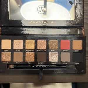 LIMITED EDITION: Anastasia Beverly Hills- Sultry Eyeshadow Palette